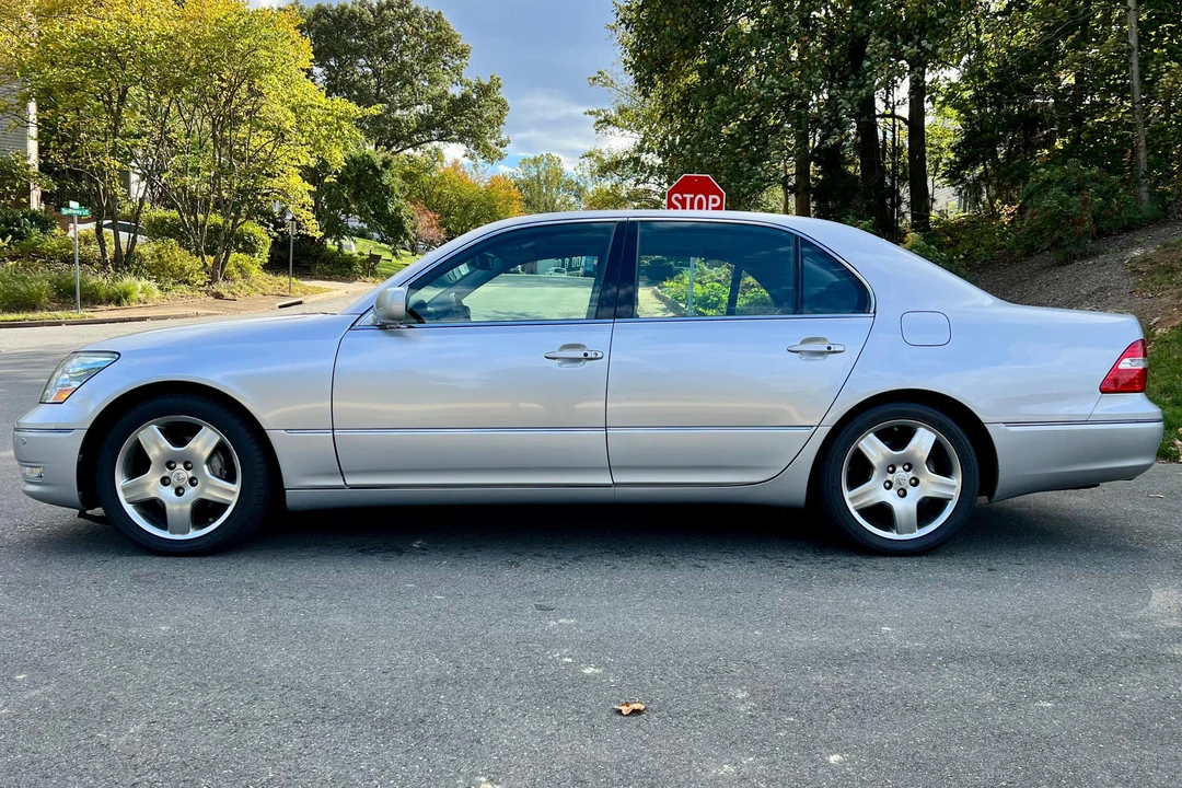 2005 Lexus LS 3rd Gen - Image 3 of 31