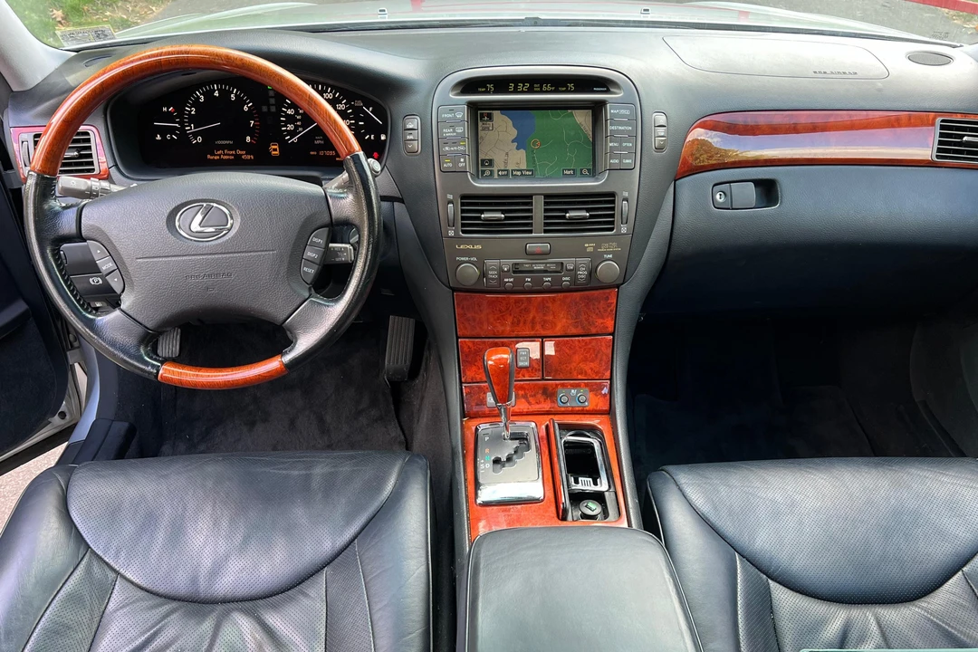 2005 Lexus LS 3rd Gen - Image 25 of 31