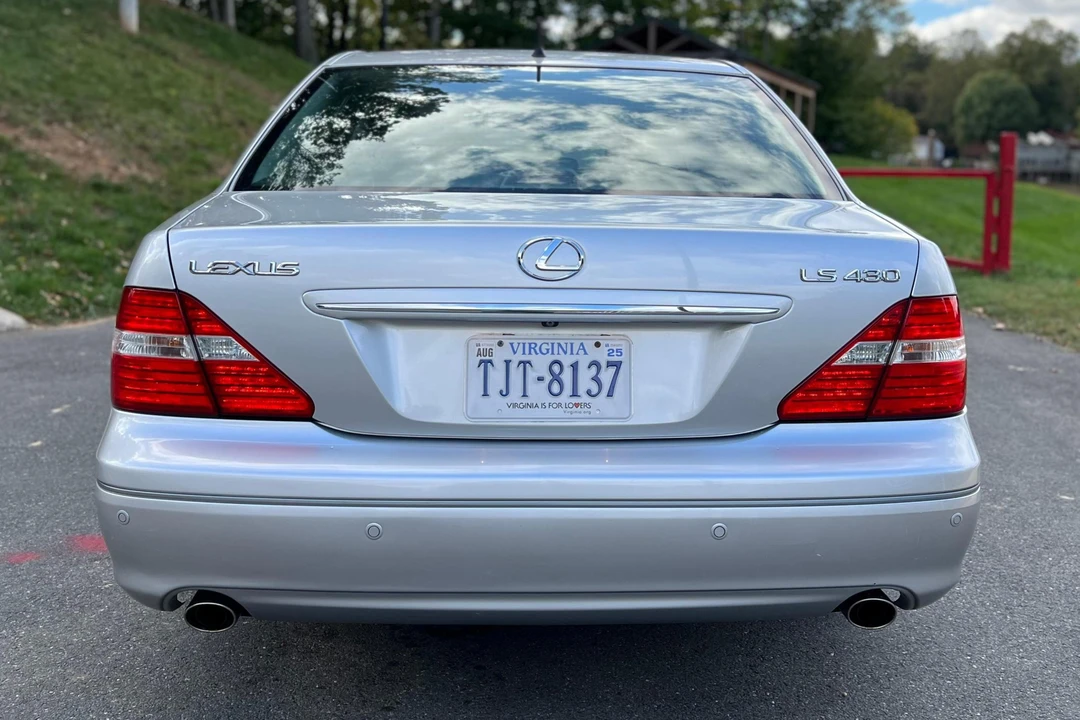 2005 Lexus LS 3rd Gen - Image 5 of 31