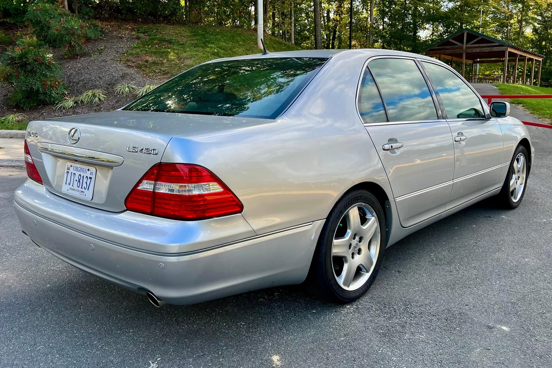 2005 Lexus LS 3rd Gen - Image 4 of 31