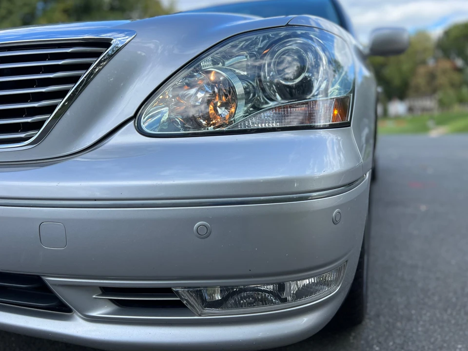 2005 Lexus LS 3rd Gen - Image 10 of 31
