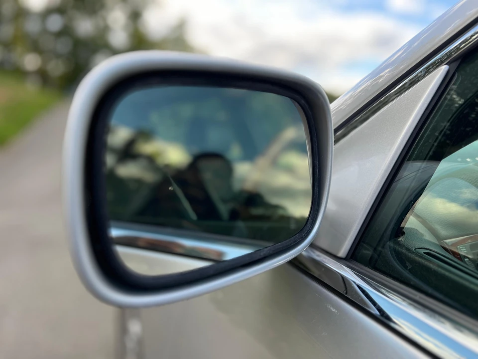 2005 Lexus LS 3rd Gen - Image 11 of 31