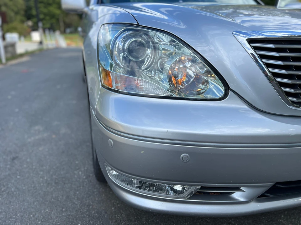 2005 Lexus LS 3rd Gen - Image 9 of 31