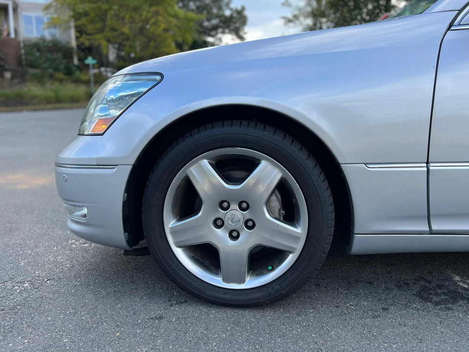 2005 Lexus LS 3rd Gen - Image 12 of 31