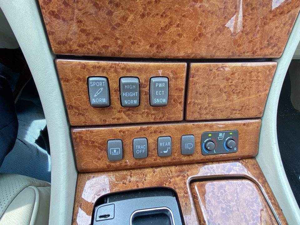 2005 Lexus LS 3rd Gen - Image 10 of 14