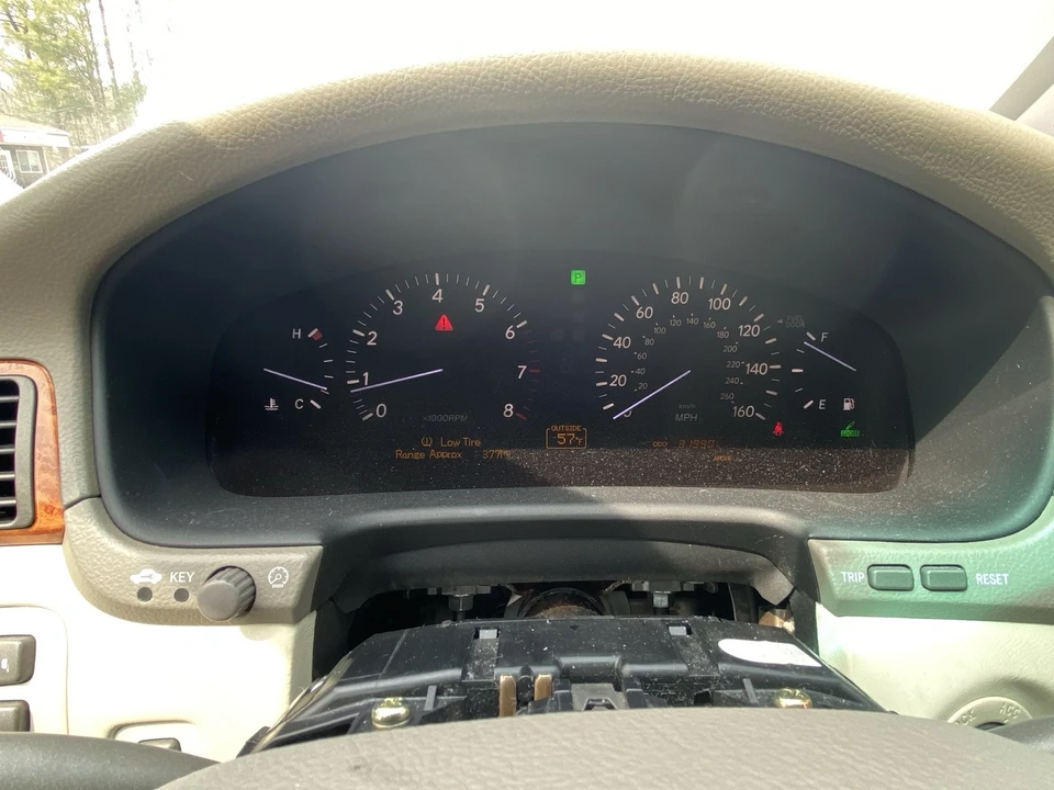 2005 Lexus LS 3rd Gen - Image 11 of 14