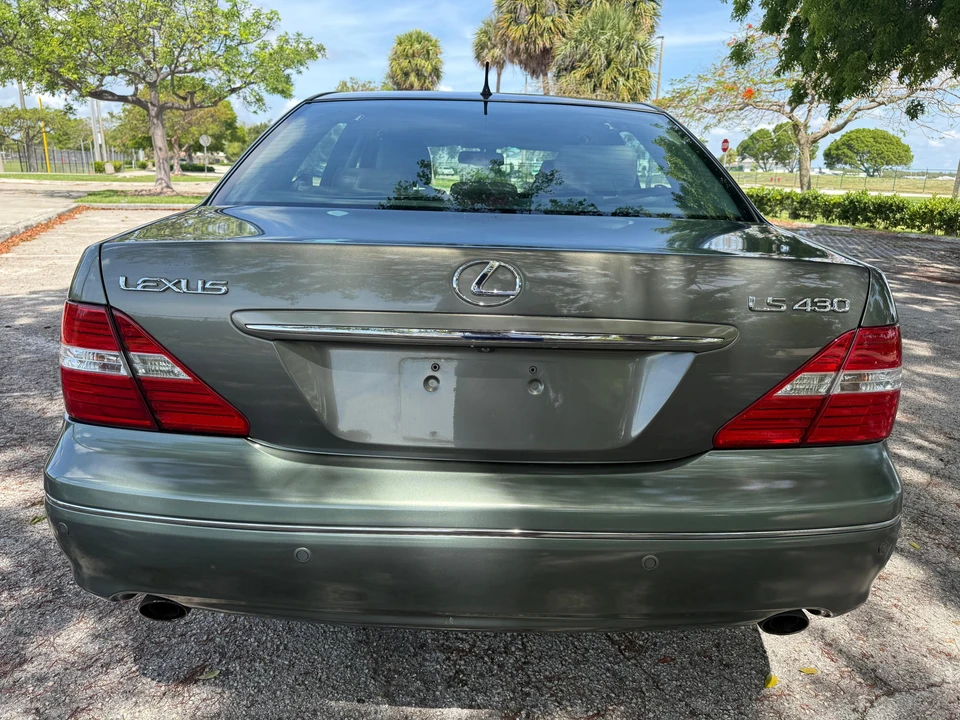 2005 Lexus LS 3rd Gen - Image 11 of 31