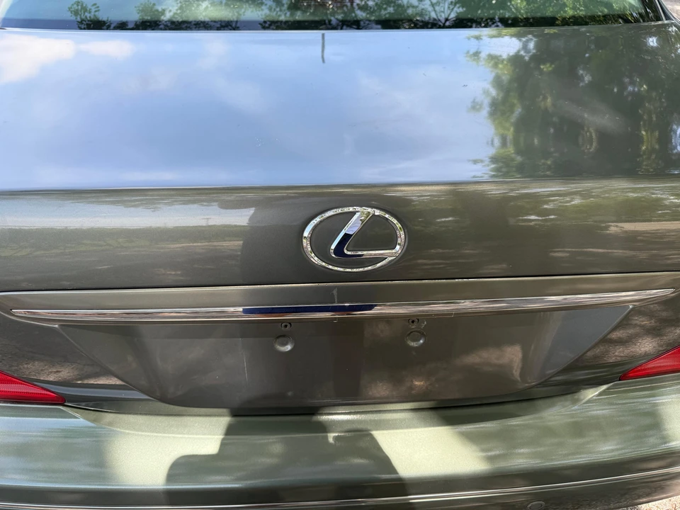 2005 Lexus LS 3rd Gen - Image 28 of 31