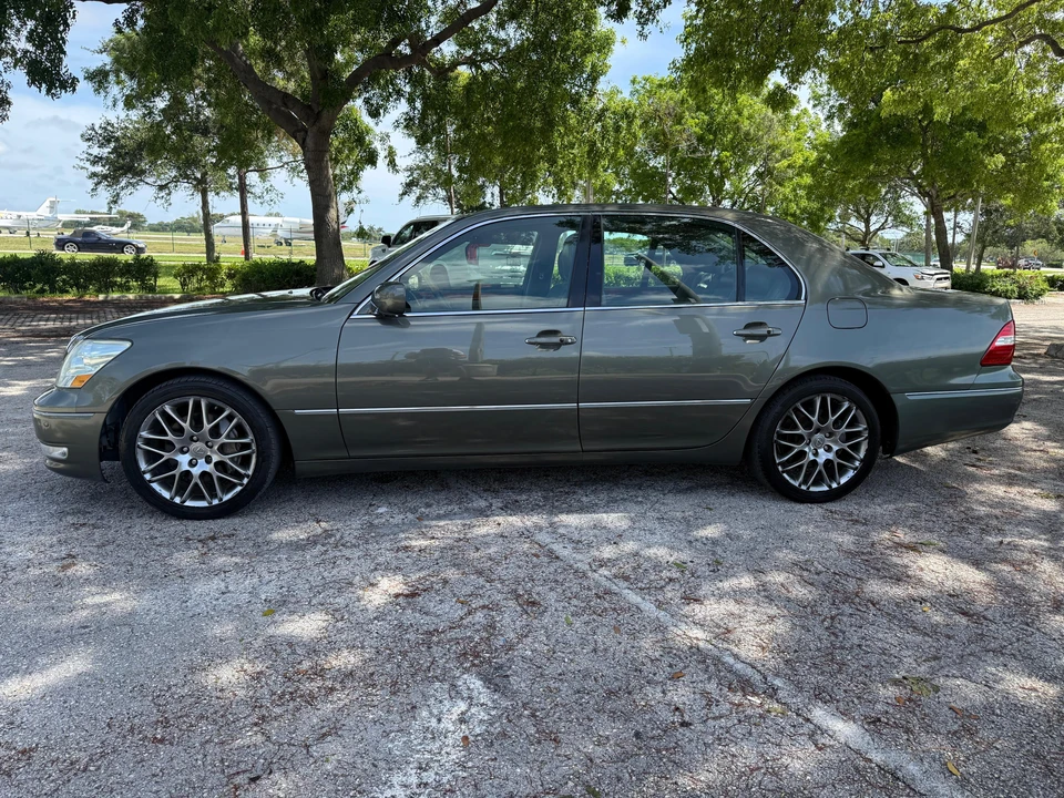 2005 Lexus LS 3rd Gen - Image 8 of 31
