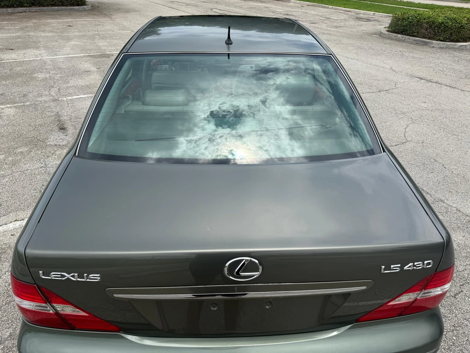 2005 Lexus LS 3rd Gen - Image 26 of 31