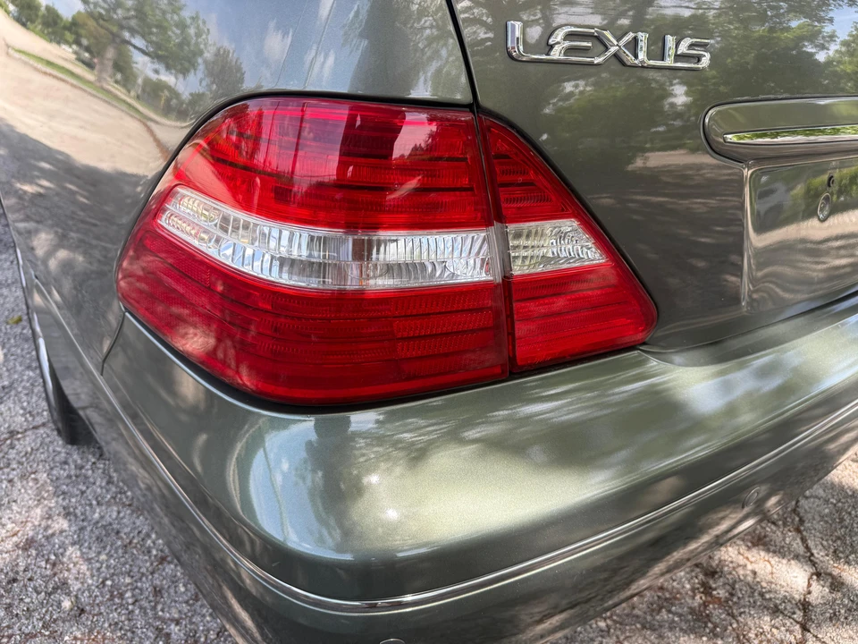 2005 Lexus LS 3rd Gen - Image 27 of 31