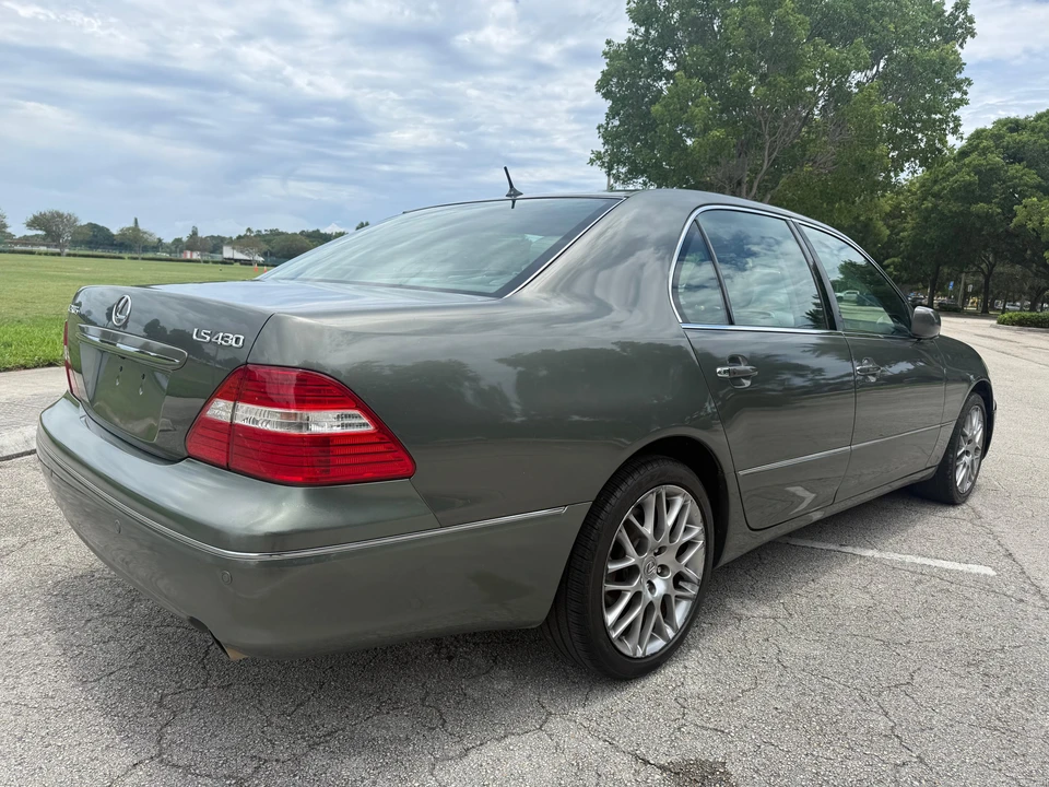 2005 Lexus LS 3rd Gen - Image 12 of 31