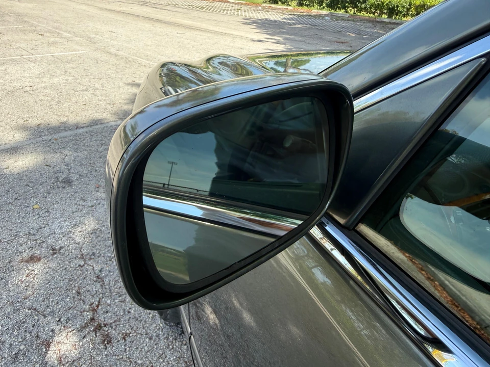 2005 Lexus LS 3rd Gen - Image 21 of 31