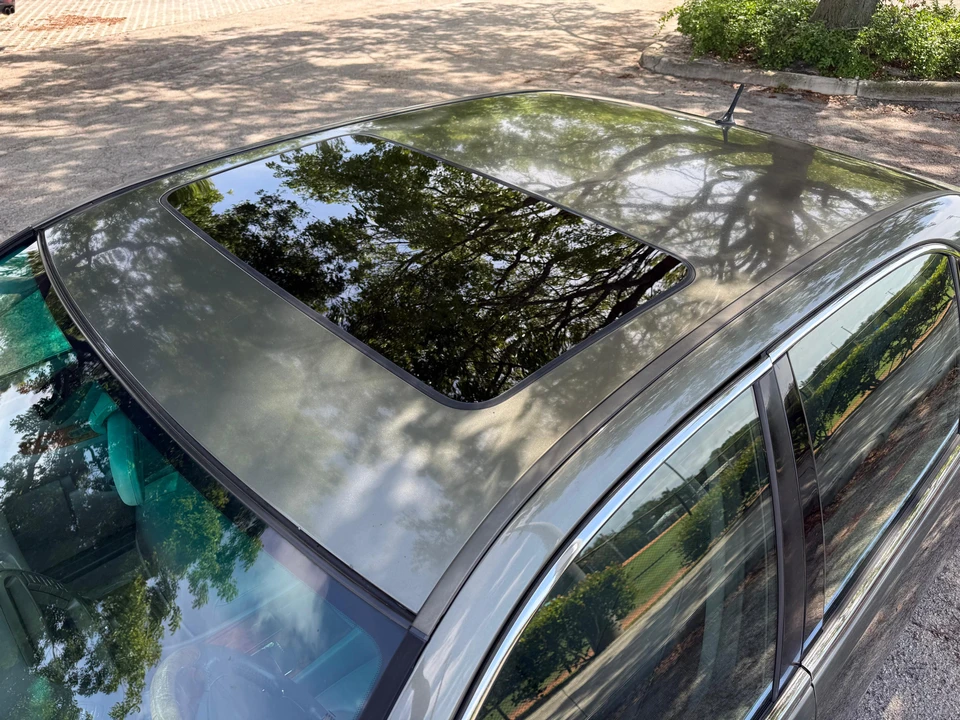 2005 Lexus LS 3rd Gen - Image 22 of 31