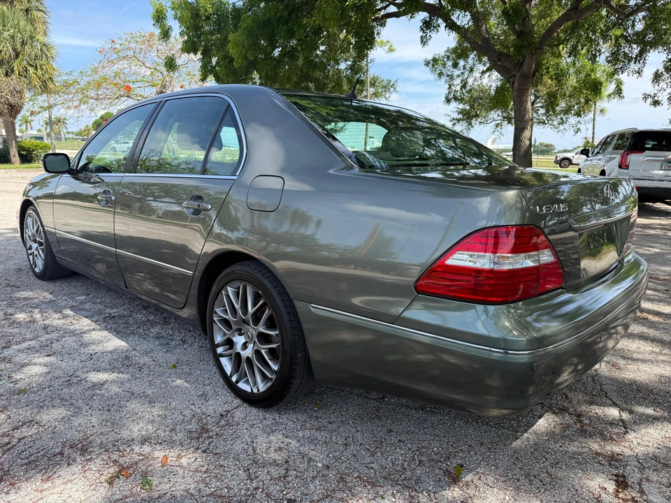 2005 Lexus LS 3rd Gen - Image 10 of 31
