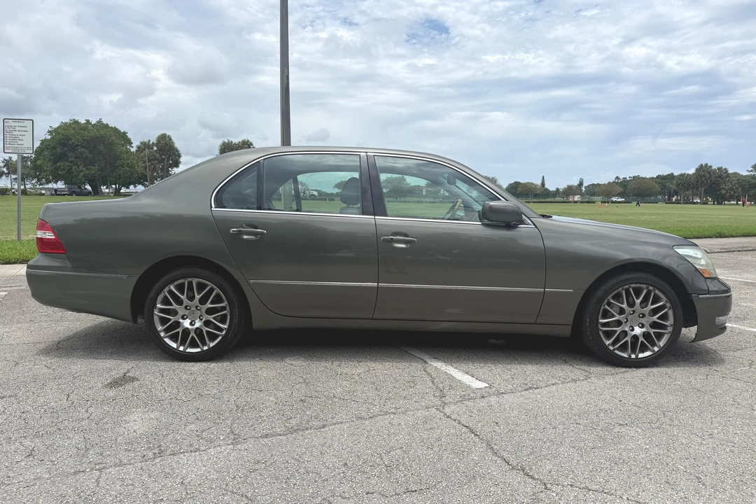 2005 Lexus LS 3rd Gen - Image 3 of 31