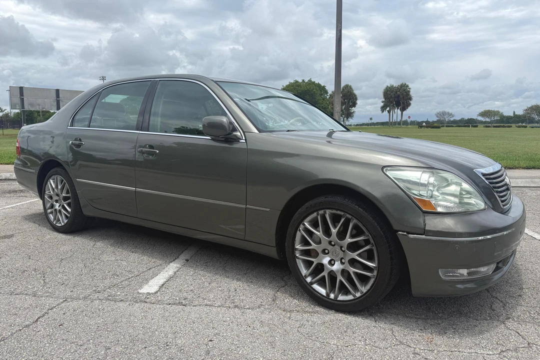 2005 Lexus LS 3rd Gen - Image 13 of 31
