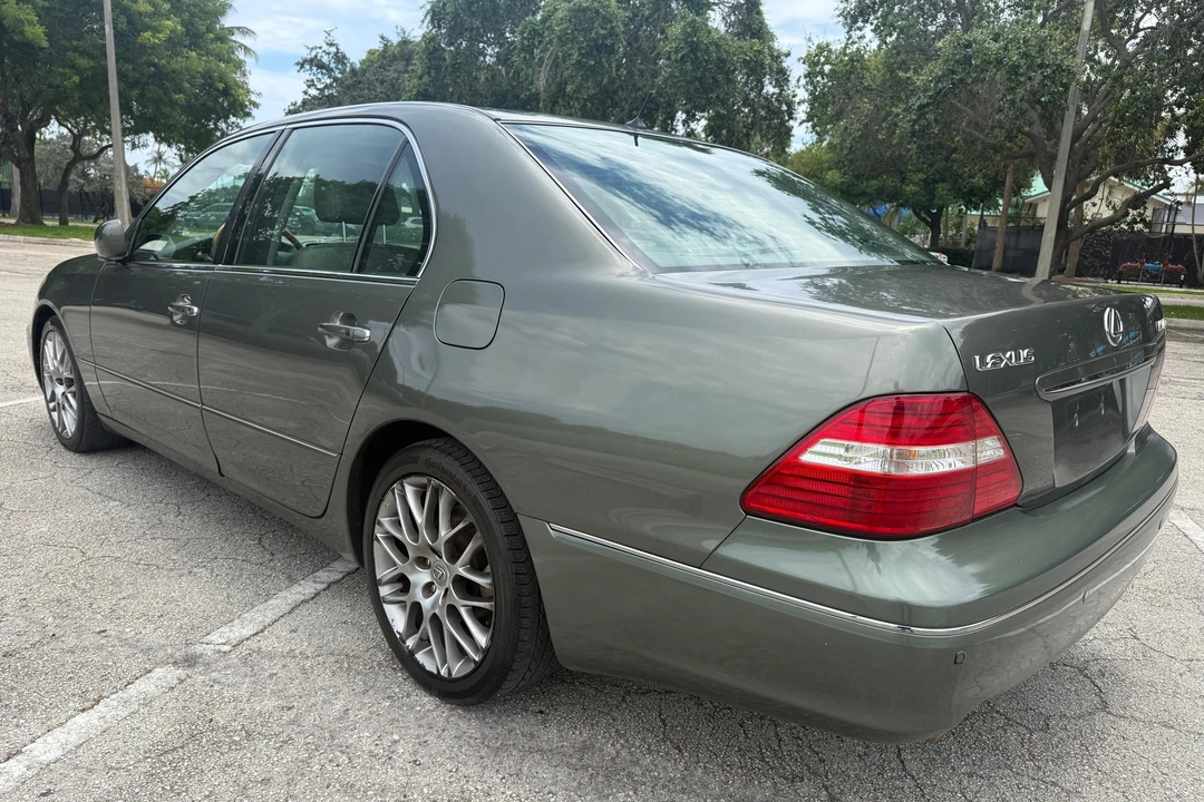2005 Lexus LS 3rd Gen - Image 4 of 31