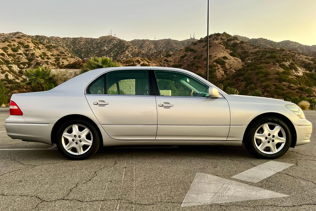 2005 Lexus LS 3rd Gen - Image 3 of 31