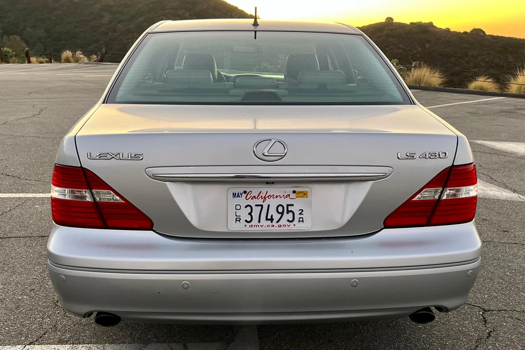 2005 Lexus LS 3rd Gen - Image 5 of 31