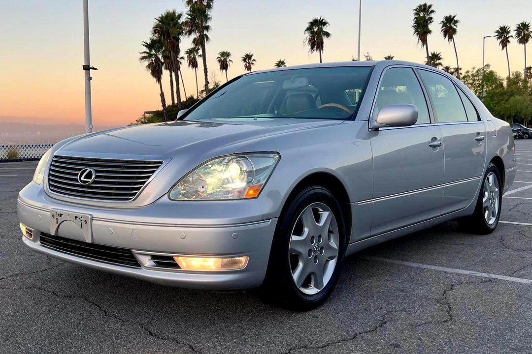 2005 Lexus LS 3rd Gen - Image 10 of 31