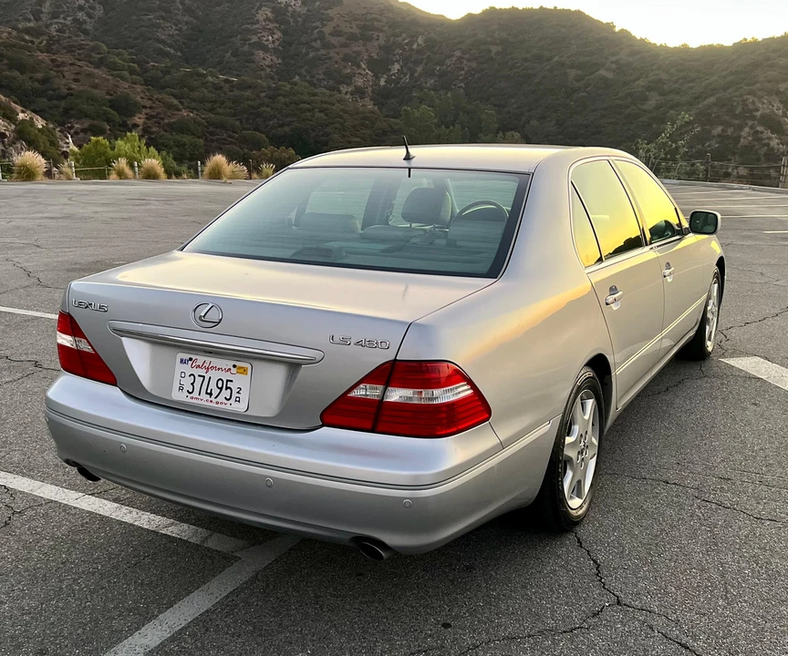 2005 Lexus LS 3rd Gen - Image 12 of 31