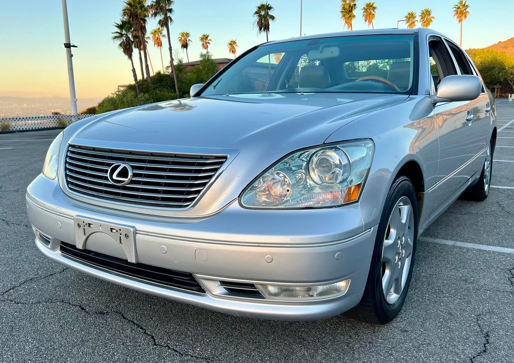 2005 Lexus LS 3rd Gen - Image 7 of 31