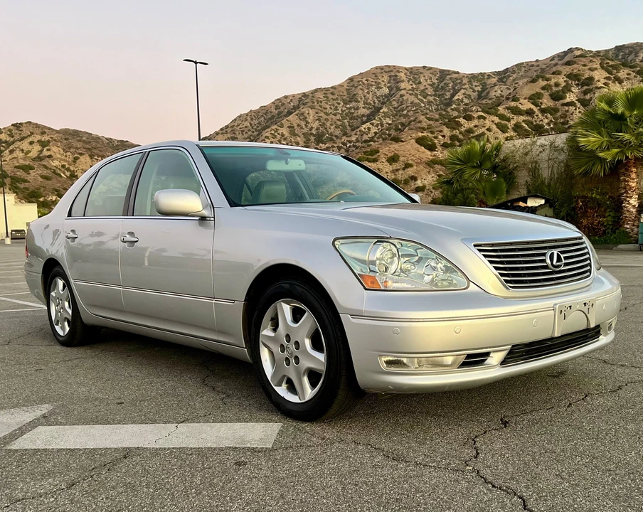 2005 Lexus LS 3rd Gen - Image 13 of 31