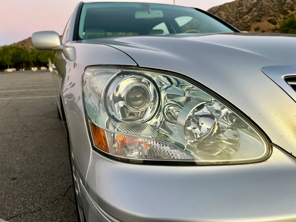 2005 Lexus LS 3rd Gen - Image 20 of 31