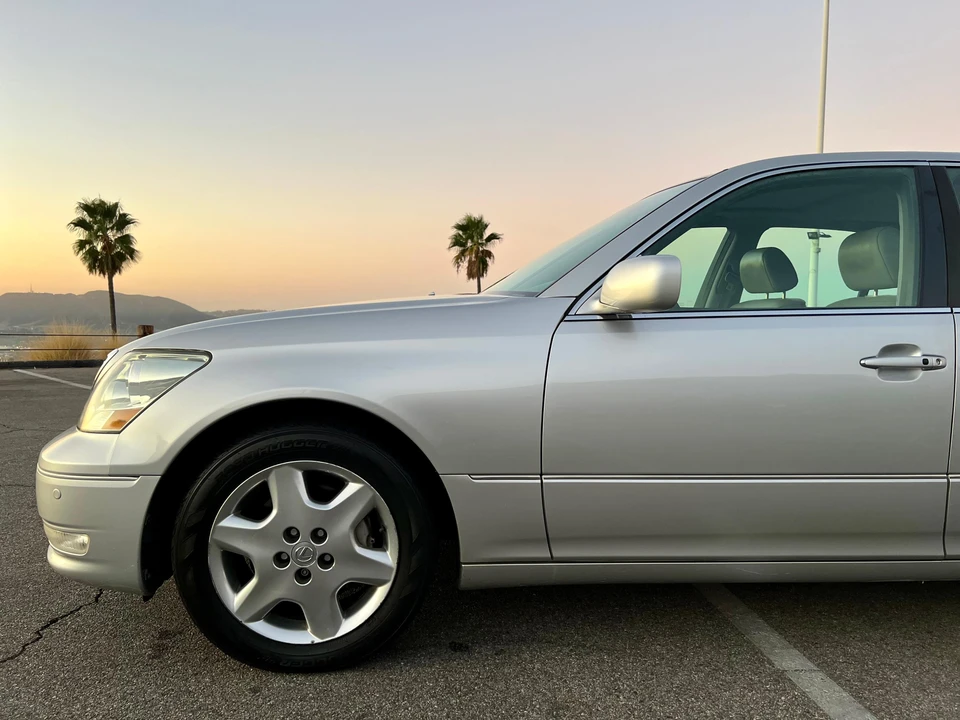 2005 Lexus LS 3rd Gen - Image 16 of 31