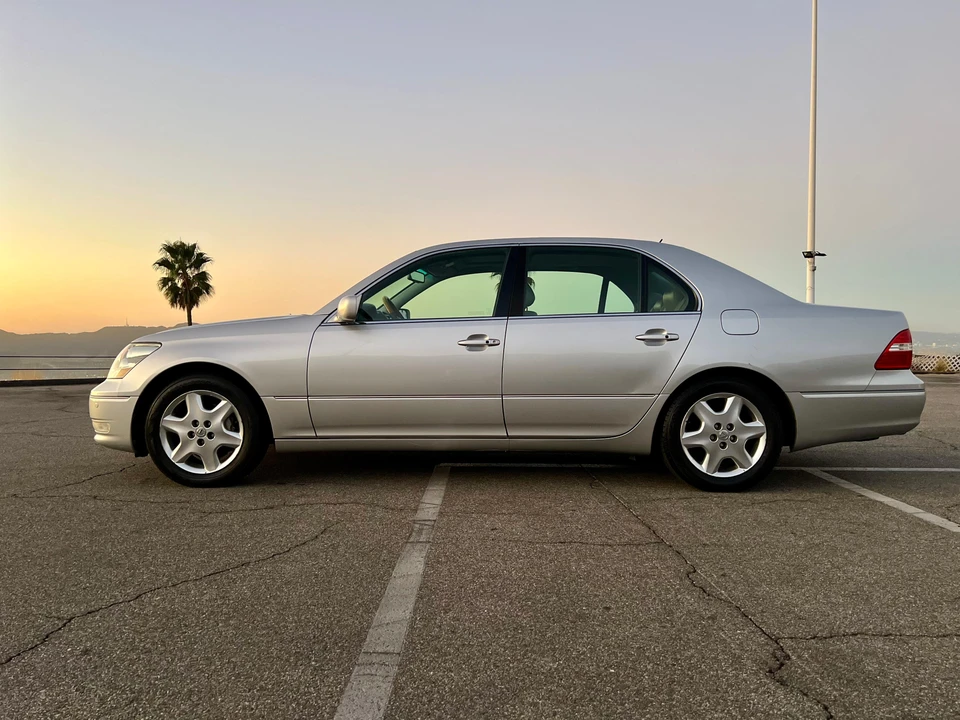 2005 Lexus LS 3rd Gen - Image 11 of 31