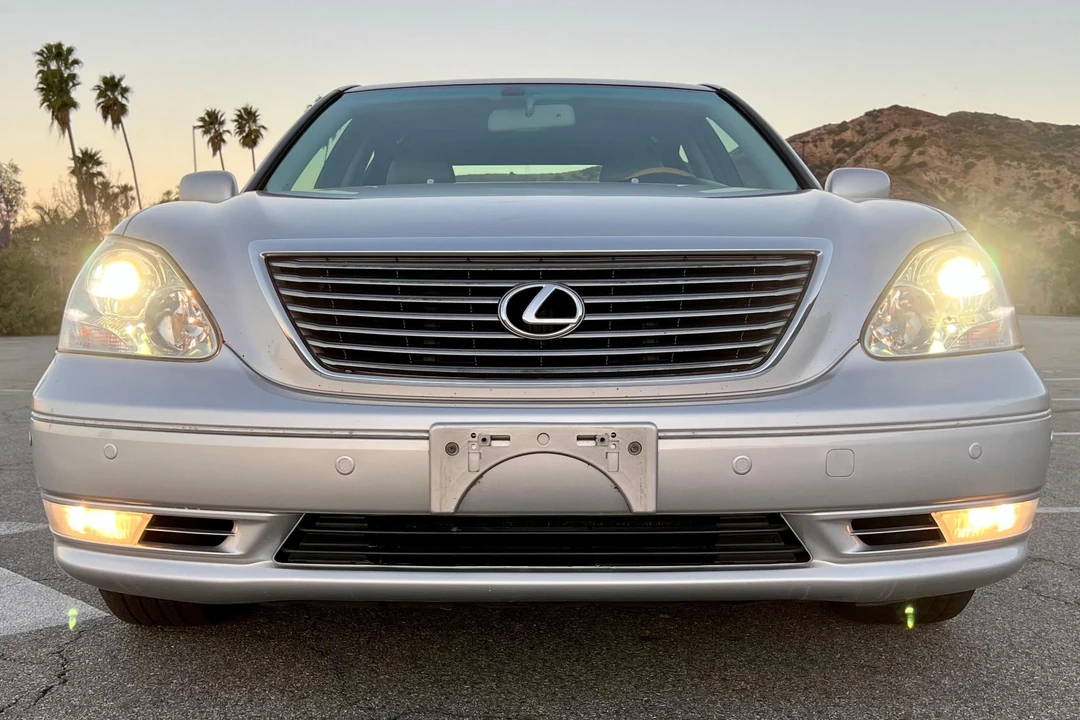2005 Lexus LS 3rd Gen - Image 2 of 31
