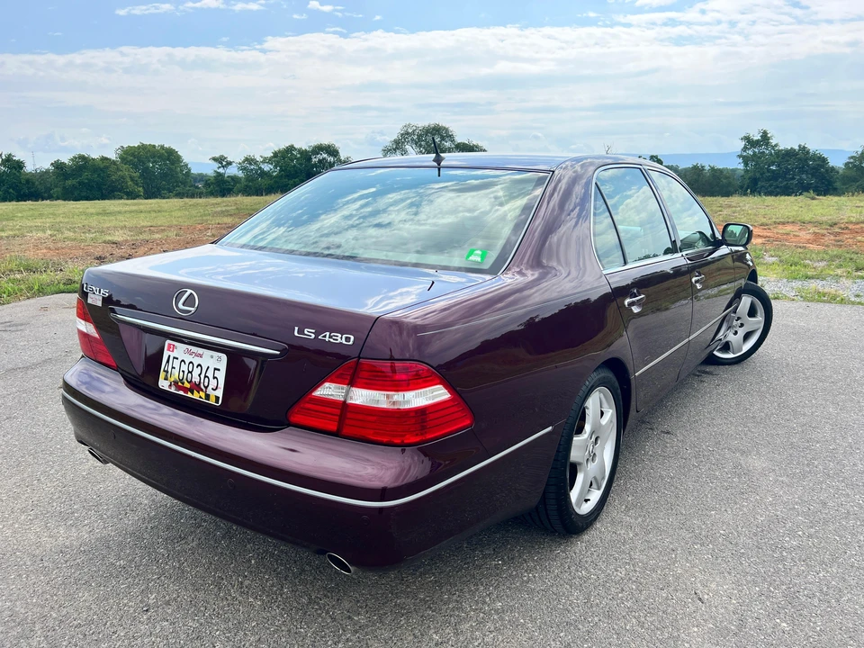 2005 Lexus LS 3rd Gen - Image 16 of 31
