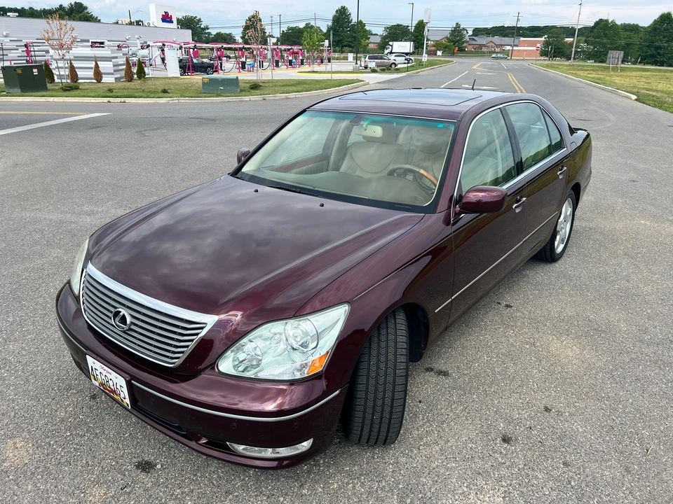 2005 Lexus LS 3rd Gen - Image 10 of 31