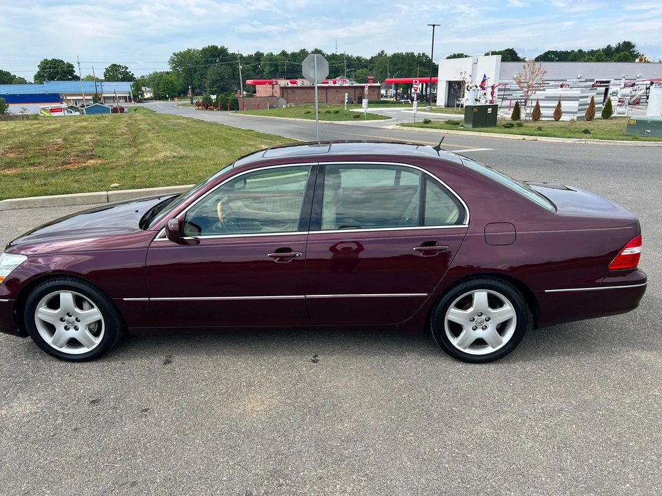 2005 Lexus LS 3rd Gen - Image 11 of 31