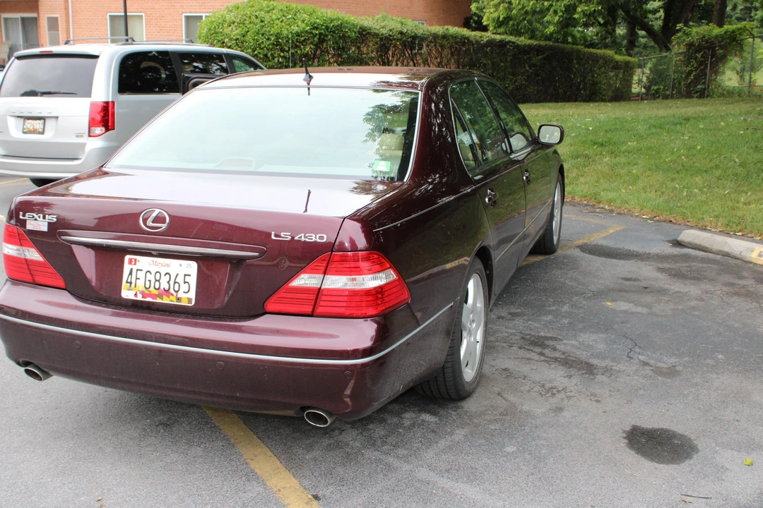 2005 Lexus LS 3rd Gen - Image 15 of 31