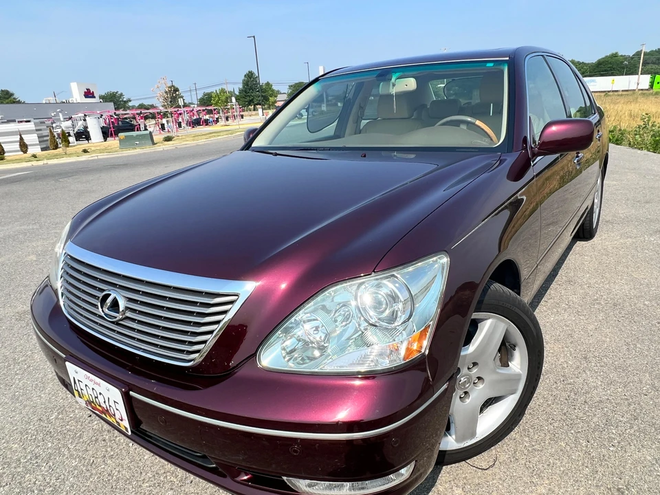 2005 Lexus LS 3rd Gen - Image 9 of 31
