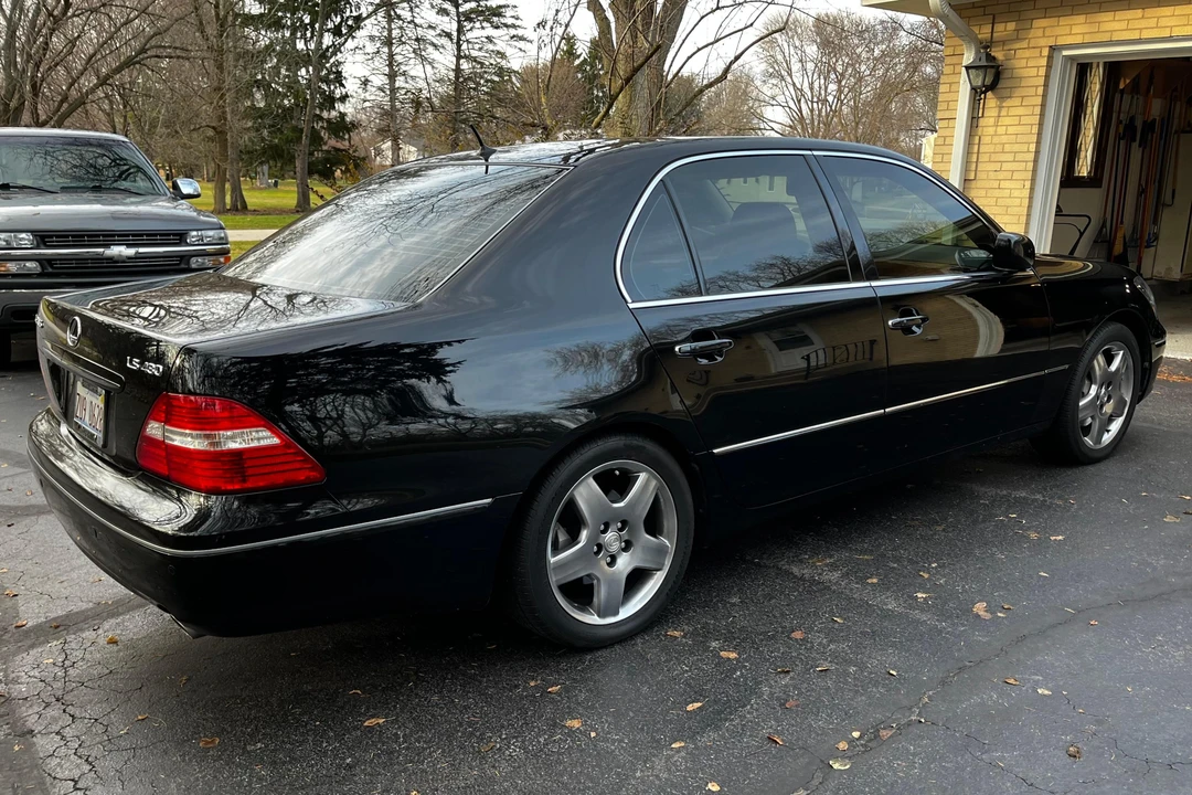 2005 Lexus LS 3rd Gen - Image 4 of 31
