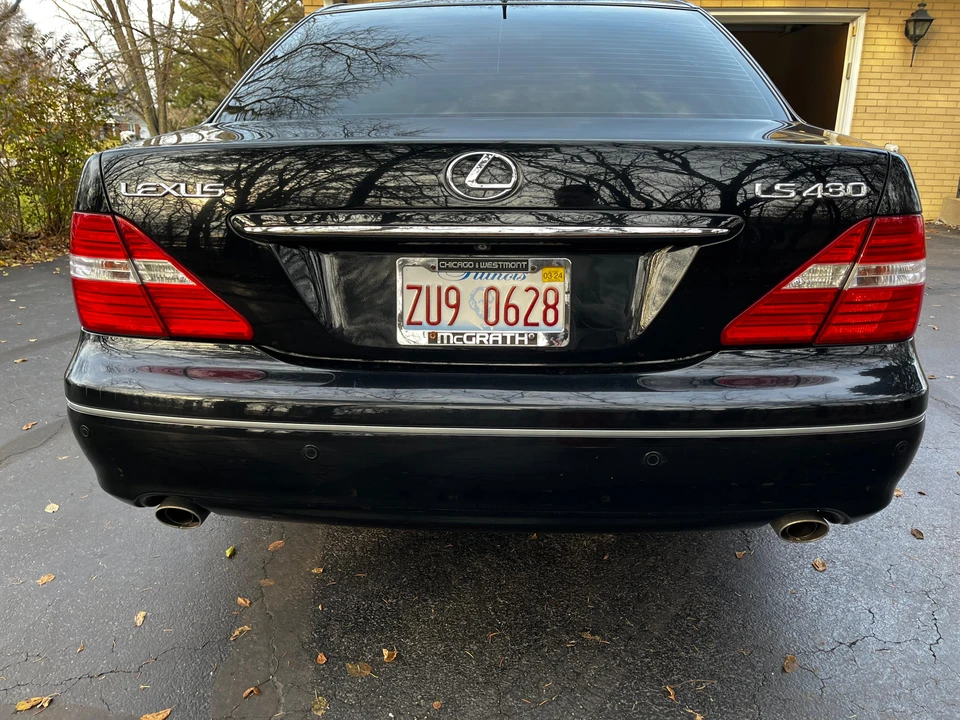 2005 Lexus LS 3rd Gen - Image 11 of 31