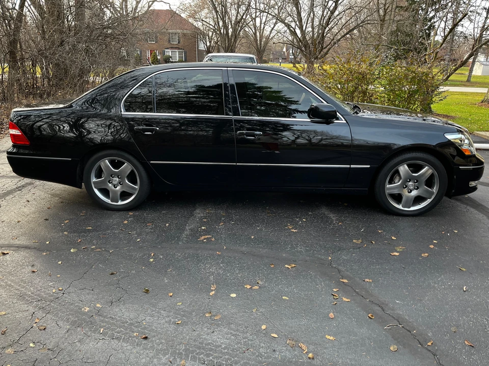 2005 Lexus LS 3rd Gen - Image 15 of 31