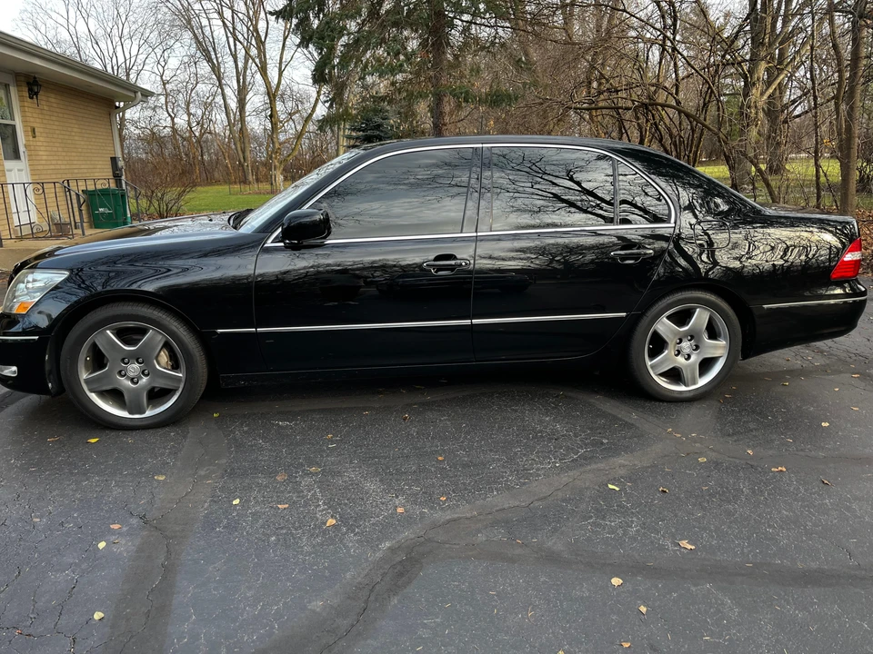 2005 Lexus LS 3rd Gen - Image 7 of 31
