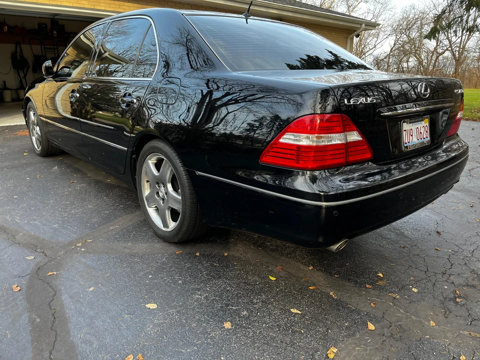 2005 Lexus LS 3rd Gen - Image 9 of 31