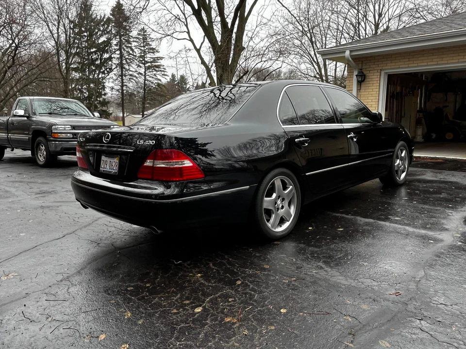 2005 Lexus LS 3rd Gen - Image 13 of 31