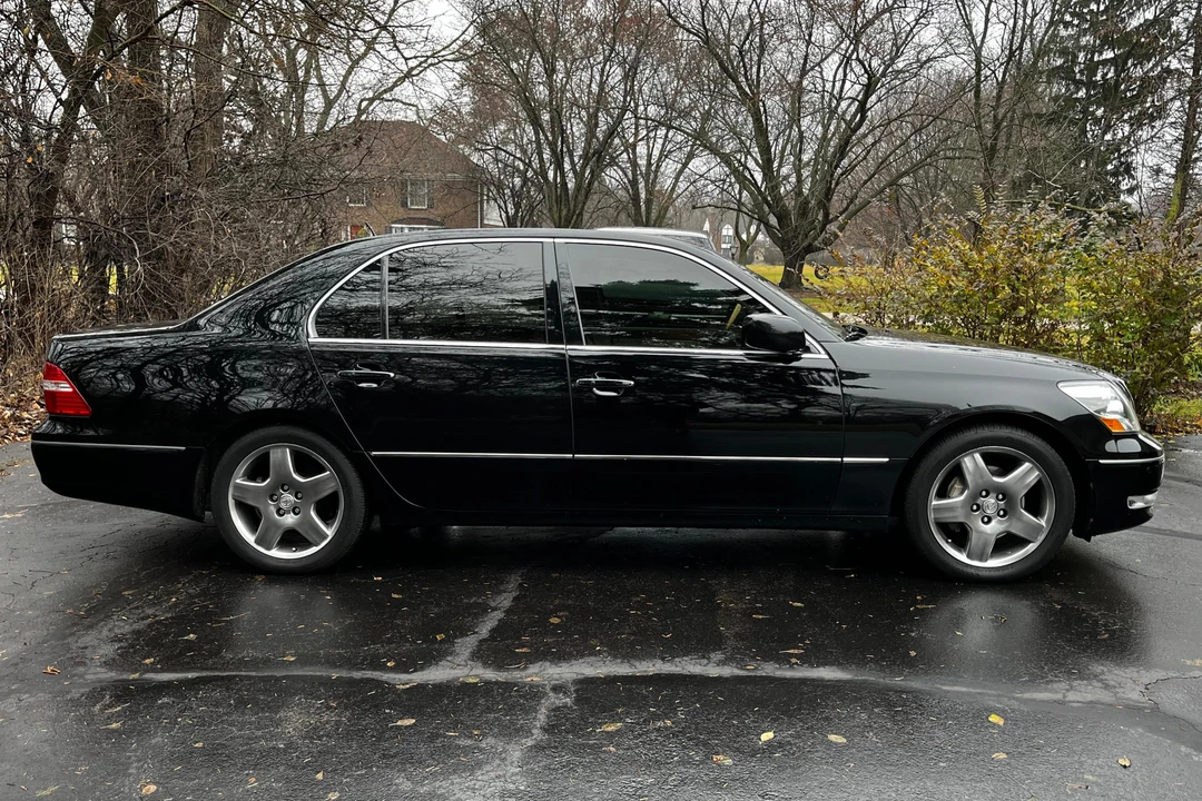 2005 Lexus LS 3rd Gen - Image 3 of 31