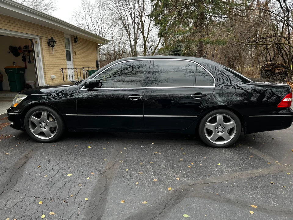 2005 Lexus LS 3rd Gen - Image 8 of 31