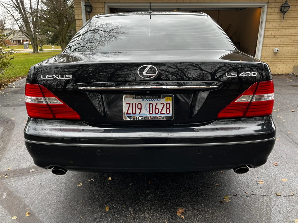 2005 Lexus LS 3rd Gen - Image 10 of 31