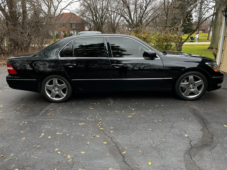 2005 Lexus LS 3rd Gen - Image 14 of 31
