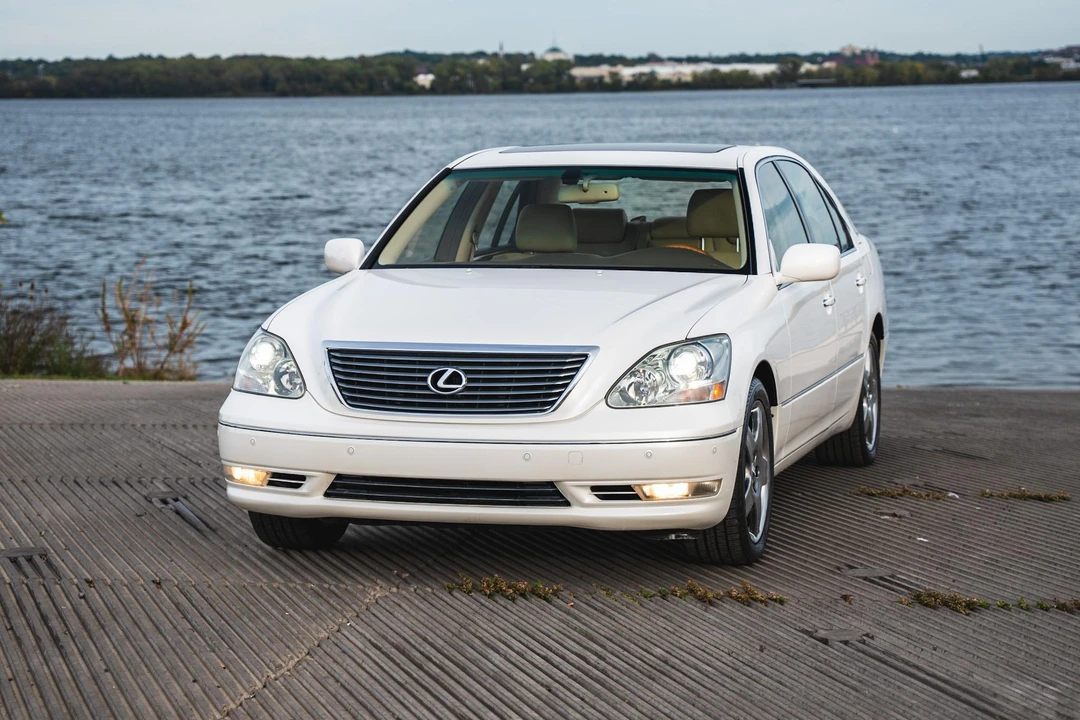 2005 Lexus LS 3rd Gen - Image 7 of 31