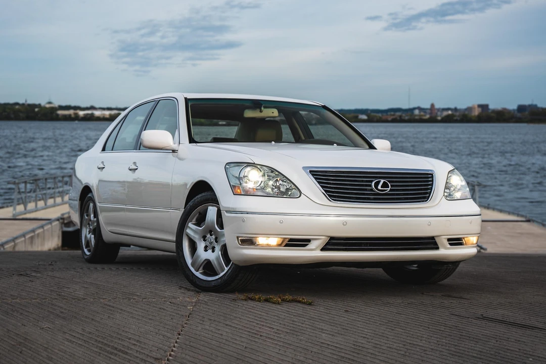 2005 Lexus LS 3rd Gen - Image 19 of 31
