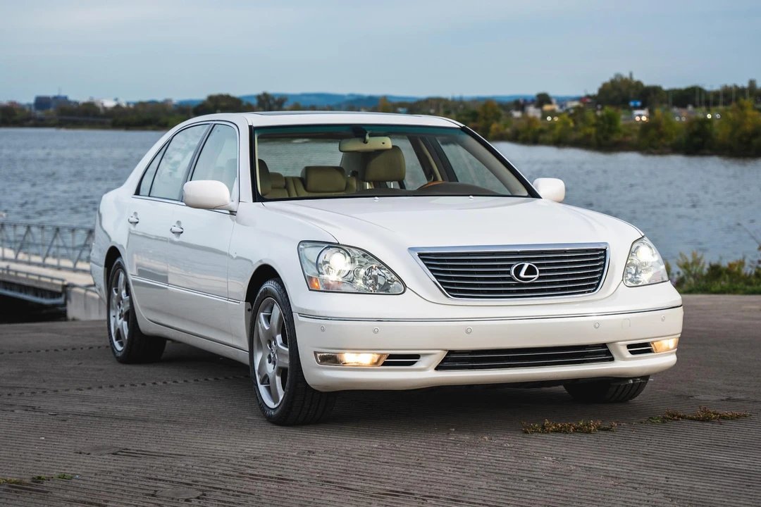 2005 Lexus LS 3rd Gen - Image 20 of 31